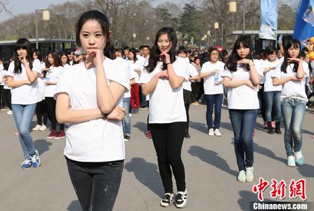 清华大学女学生彭弋航在台湾火了